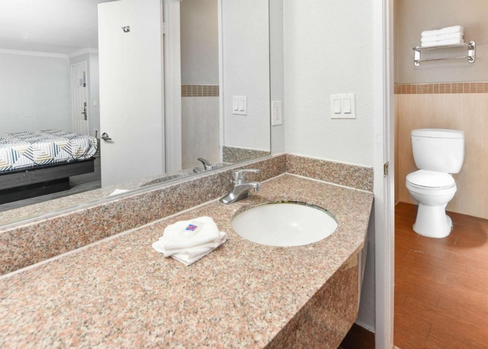 Room image 4