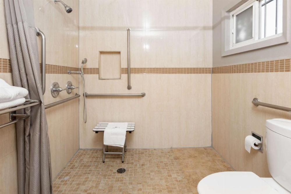 Room image 4