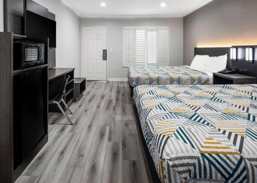 Deluxe Quadruple Room - Non-Smoking
