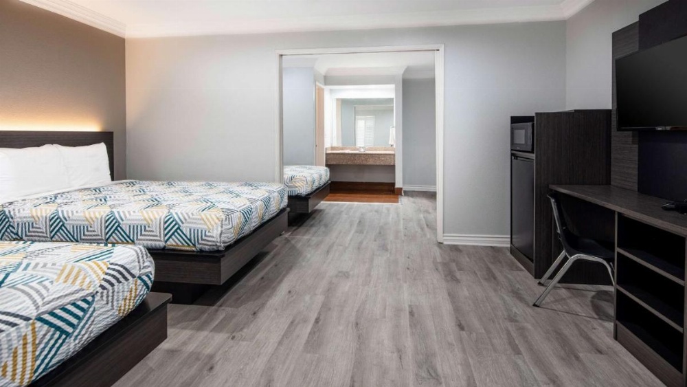 Room image 3