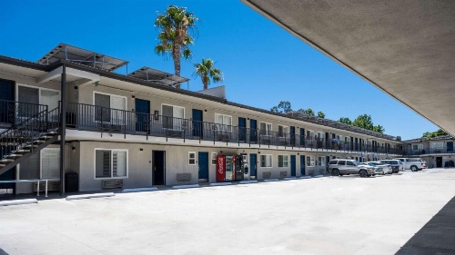Motel 6 Anaheim - Convention Center image 44